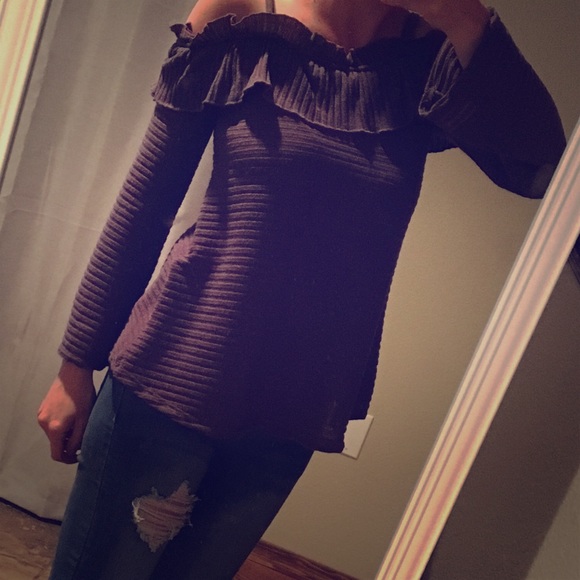 Brand New Never Worn Fall Off The Shoulder Sweater - Picture 1 of 3